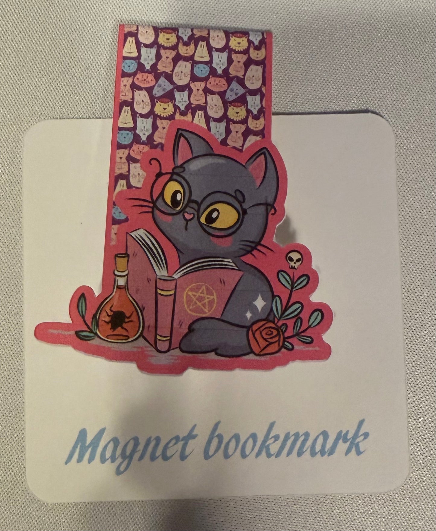 Magnetic bookmark